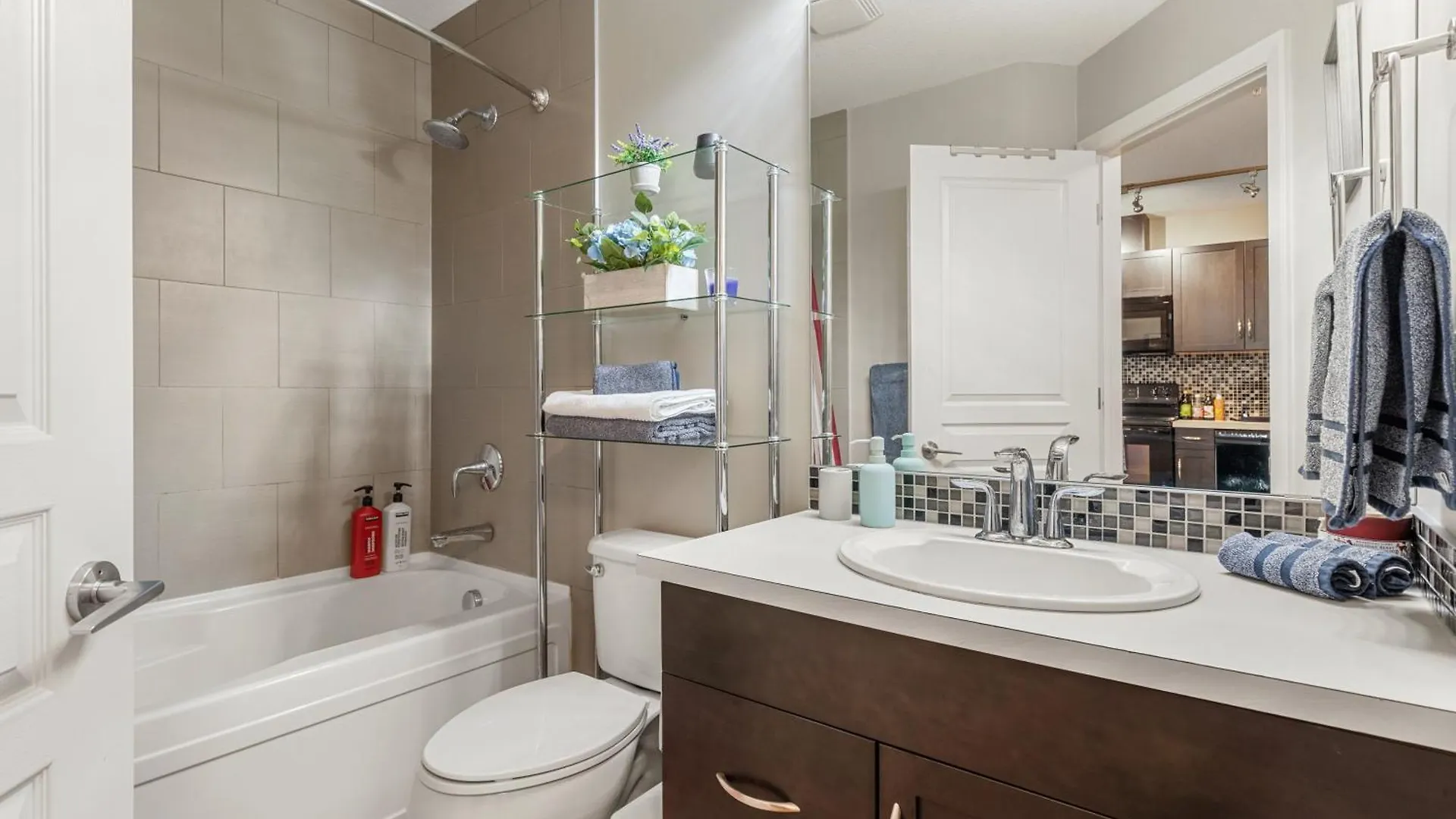 شقة City Centre Retreat - 1Br Condo With Desk YYC كندا