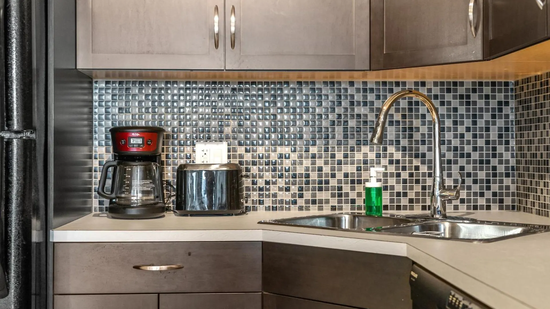 شقة City Centre Retreat - 1Br Condo With Desk YYC