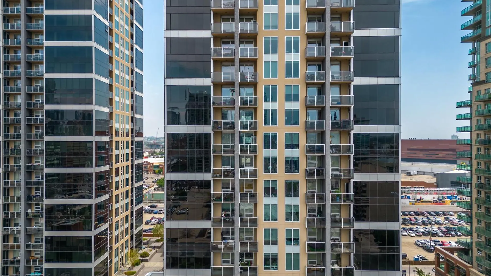 City Centre Retreat - 1Br Condo With Desk YYC كندا