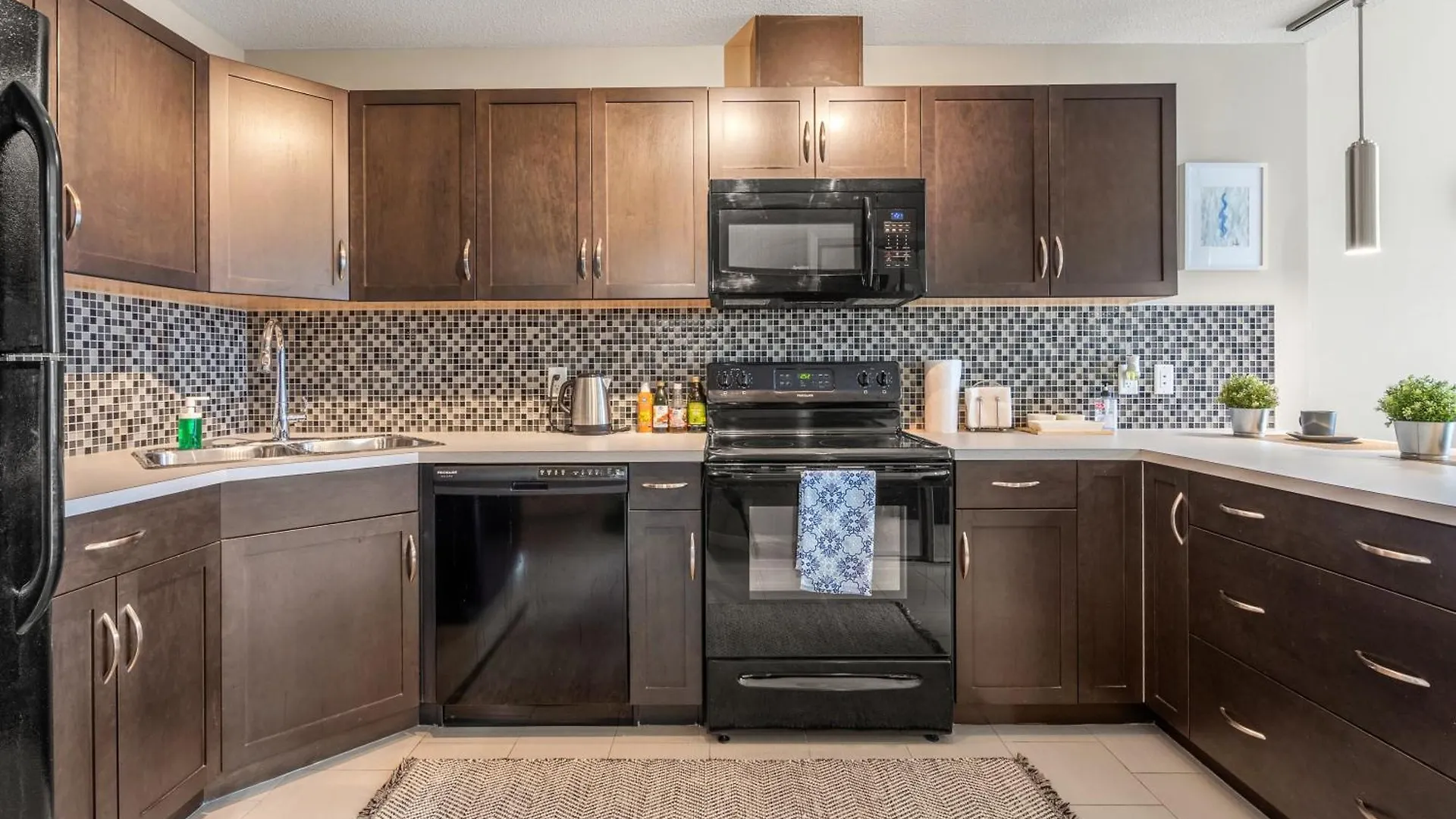 City Centre Retreat - 1Br Condo With Desk YYC شقة
