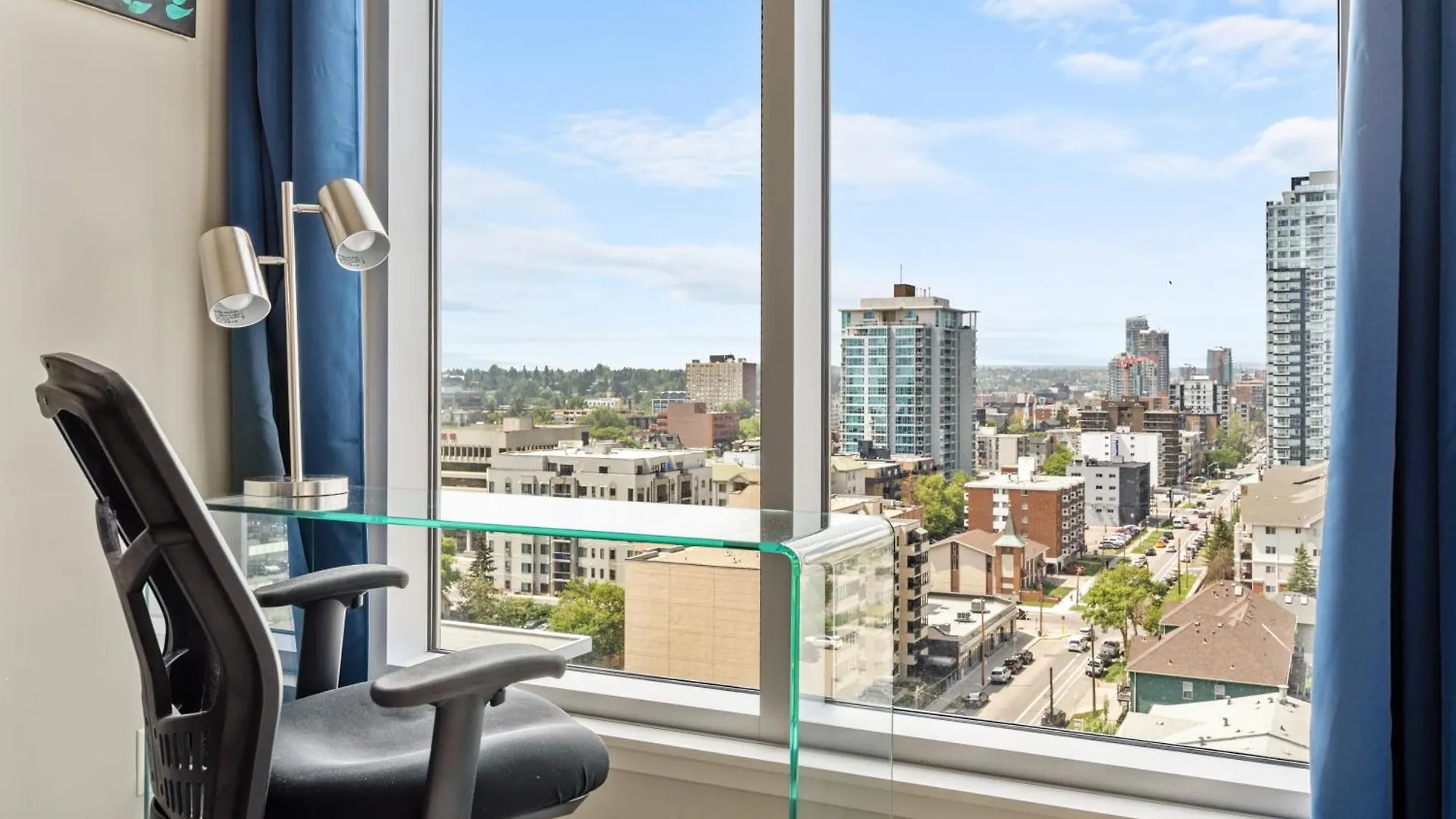 شقة City Centre Retreat - 1Br Condo With Desk YYC