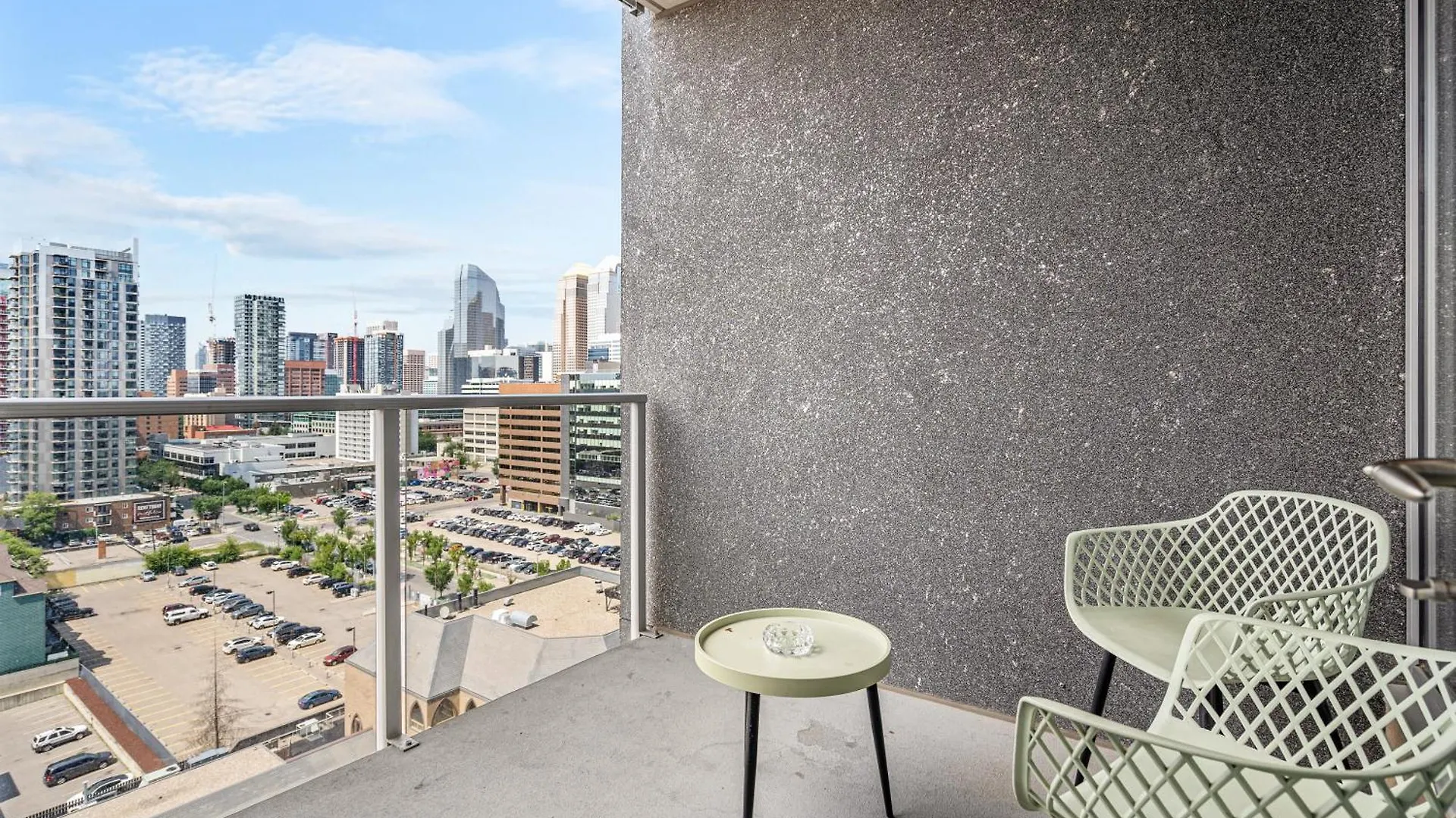 شقة City Centre Retreat - 1Br Condo With Desk YYC